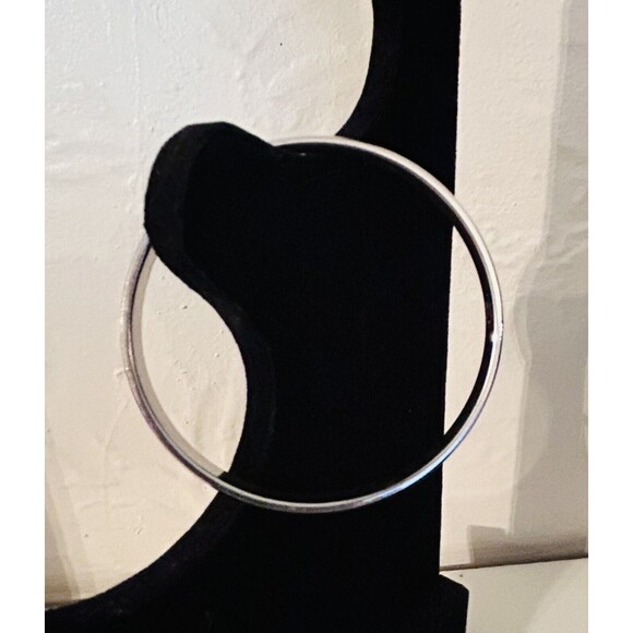 Vintage Monet Silver Tone Diamond Cut Bangle Bracelet 2.5 Inch Opening - Picture 4 of 5